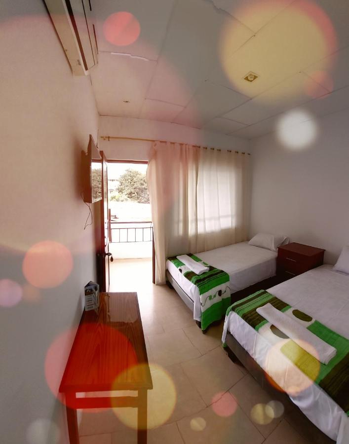 Hotel Hostal Gualingo à Santa Rosa  Extérieur photo